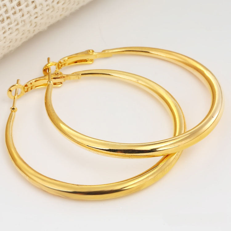 Charming Gold Earring for Any Occasion