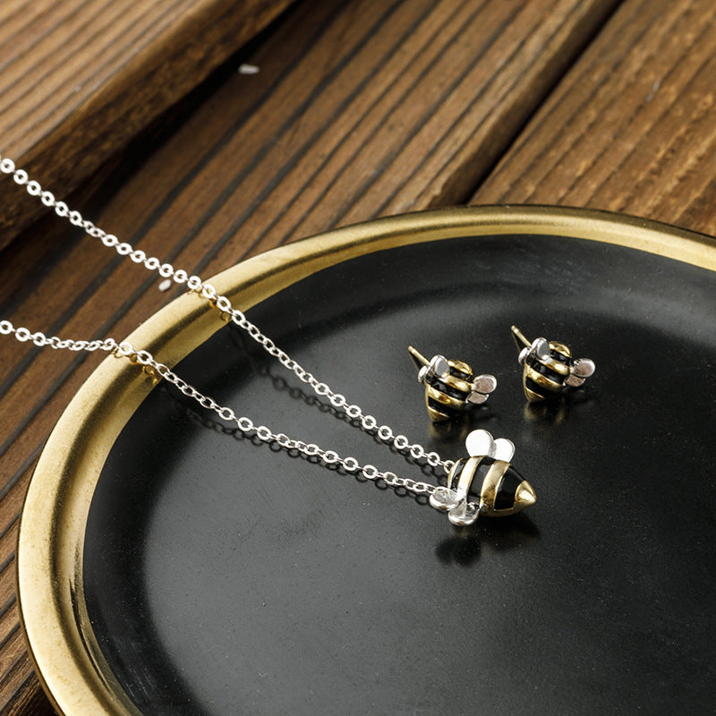 Romantic Silver Necklace for Special Moments