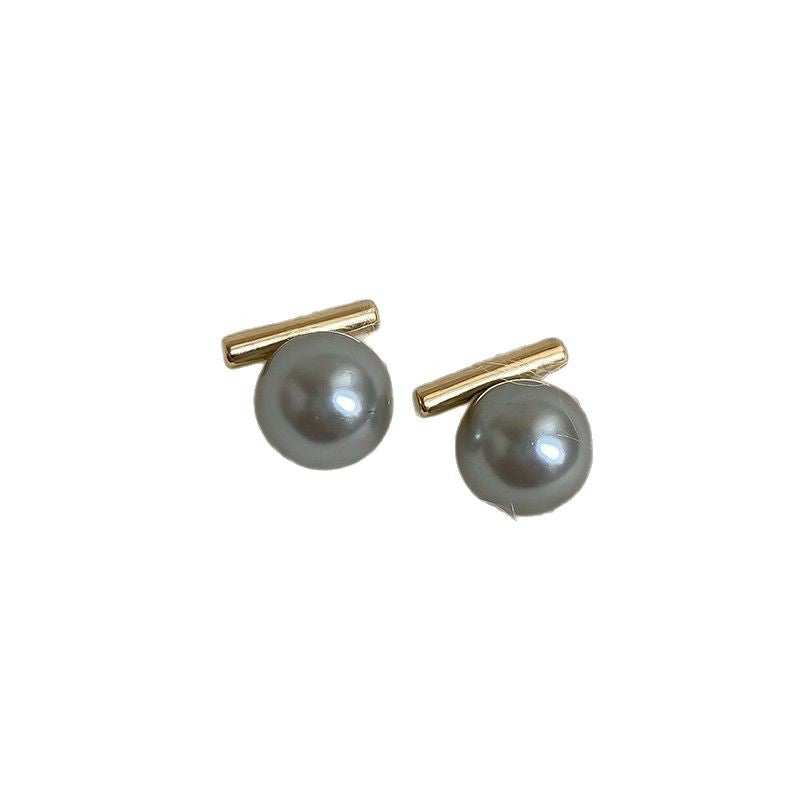 Classic Pearl Earring with Timeless Appeal