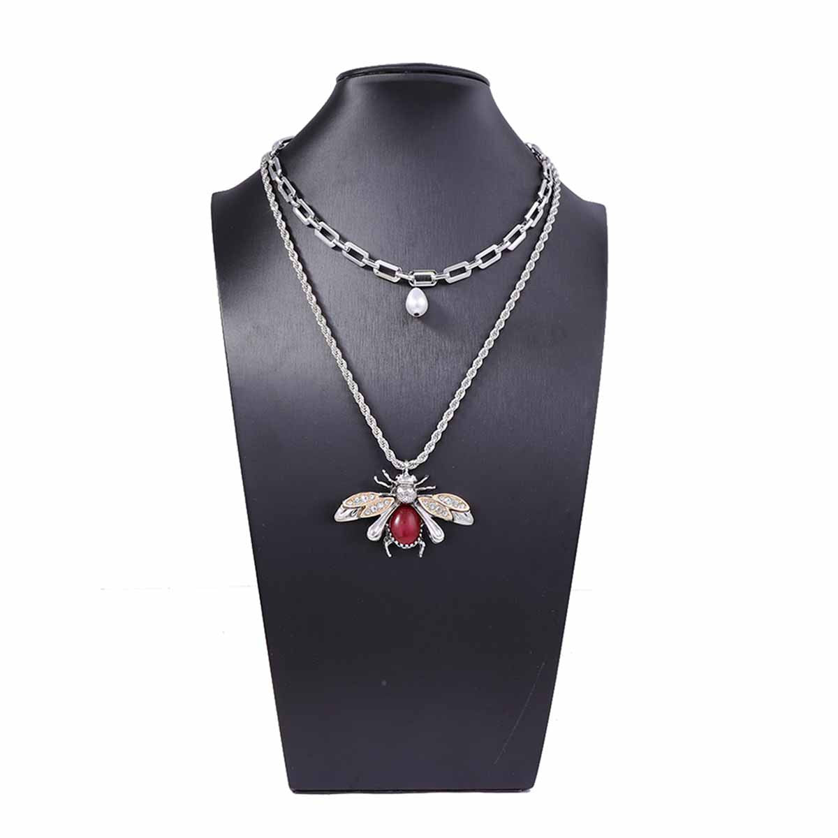 Classic Pearl Necklace with Timeless Appeal