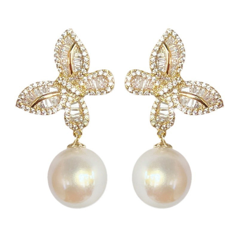 Beautiful Pearl Earring with Unique Style