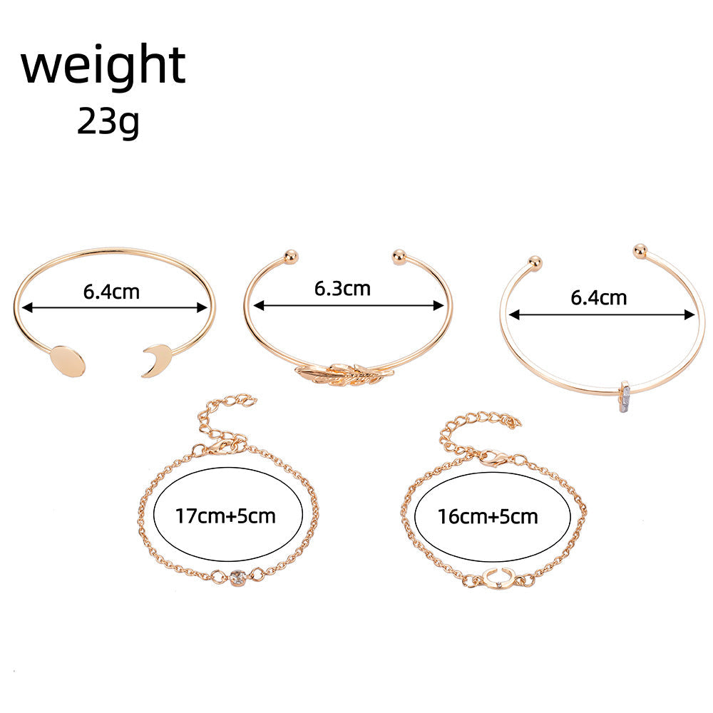 Romantic Gold Bracelet for Special Moments