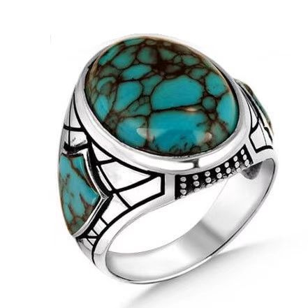 Classic Silver Ring with Timeless Appeal