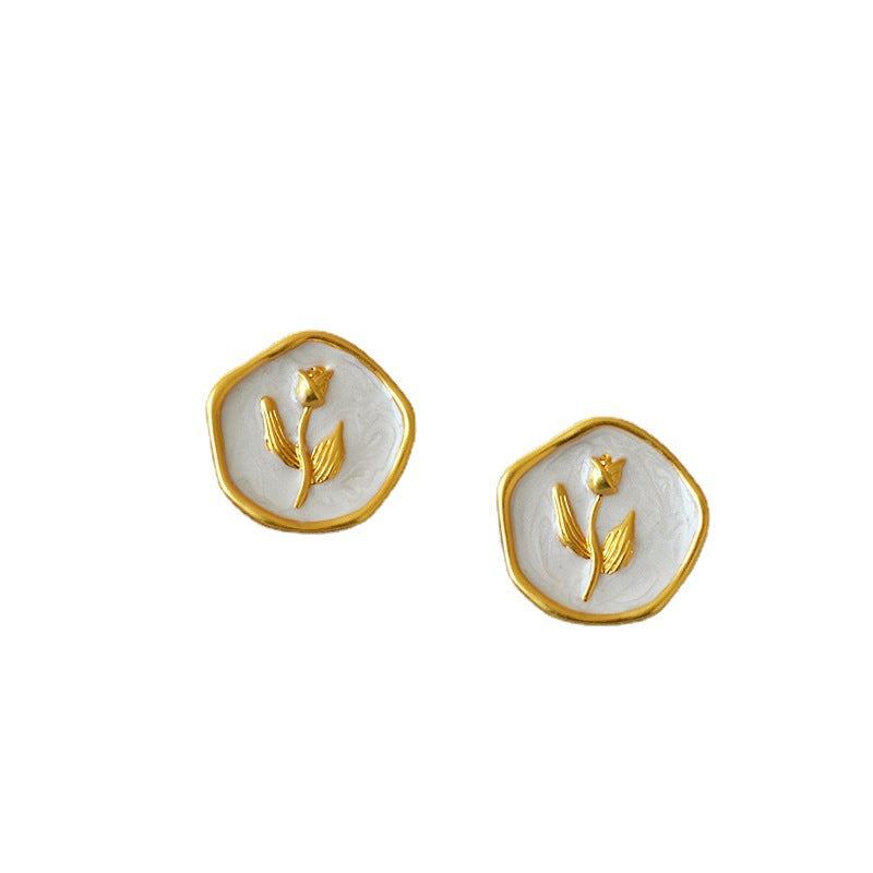 Beautiful Gold Earring with Unique Style