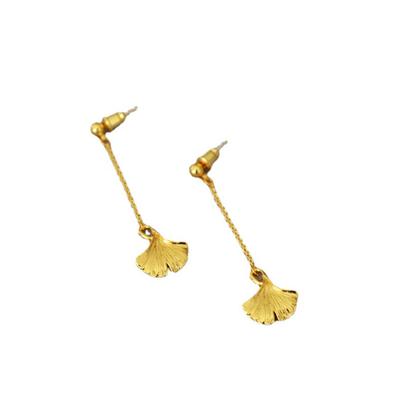 Romantic Gold Earring for Special Moments