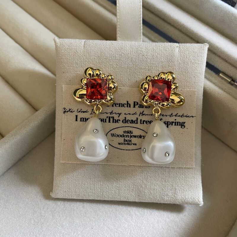 Beautiful Pearl Earring with Unique Style