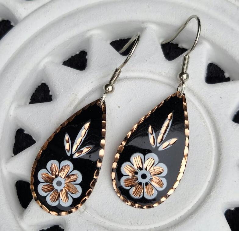 Charming Gold Earring for Any Occasion