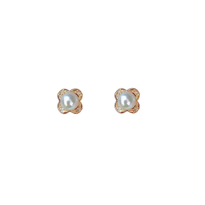 Beautiful Pearl Earring with Unique Style