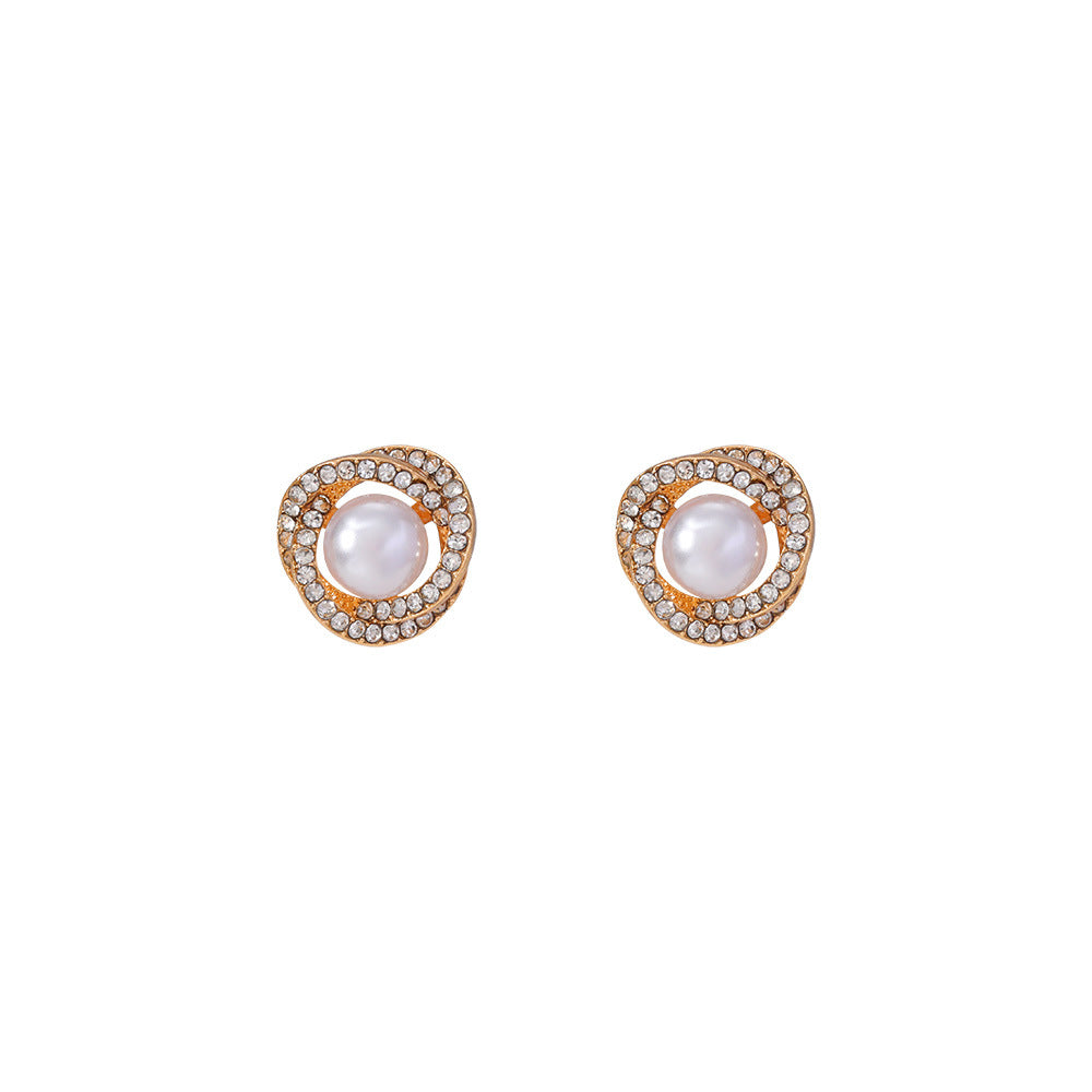 Classic Pearl Earring with Timeless Appeal