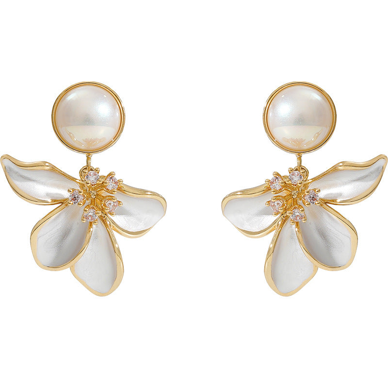 Classic Pearl Earring with Timeless Appeal