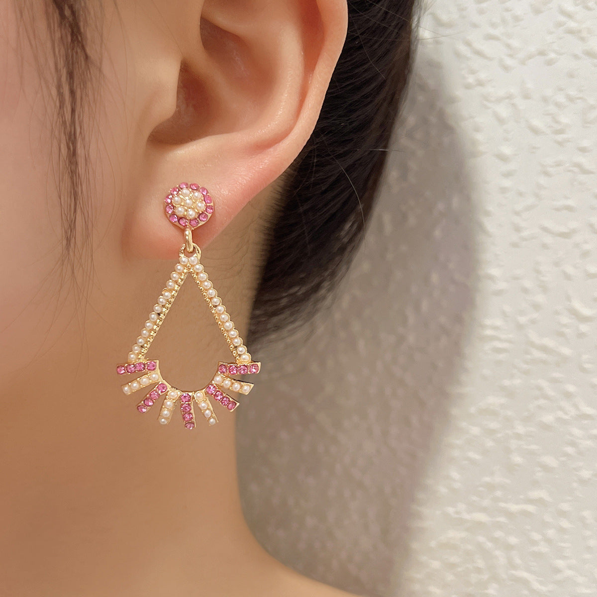 Classic Pearl Earring with Timeless Appeal