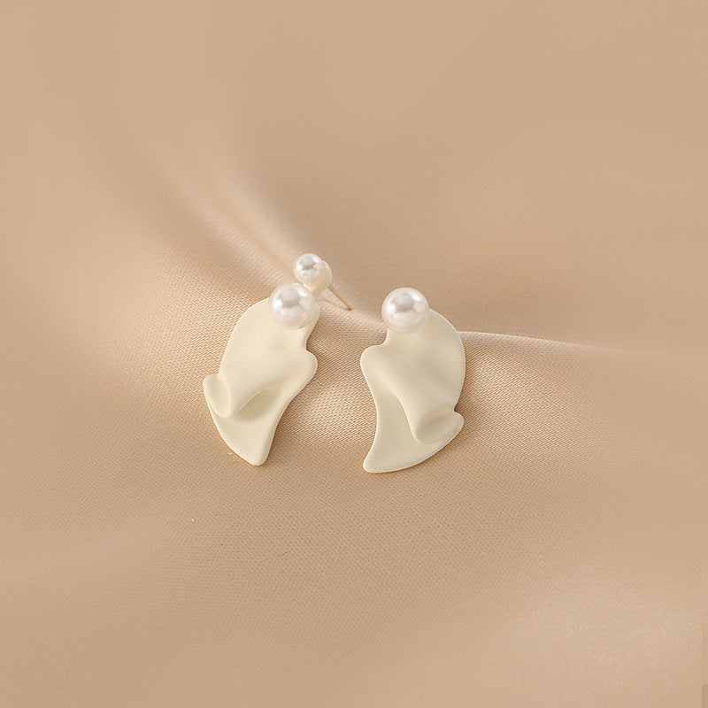 Stunning Pearl Earring for Daily Wear