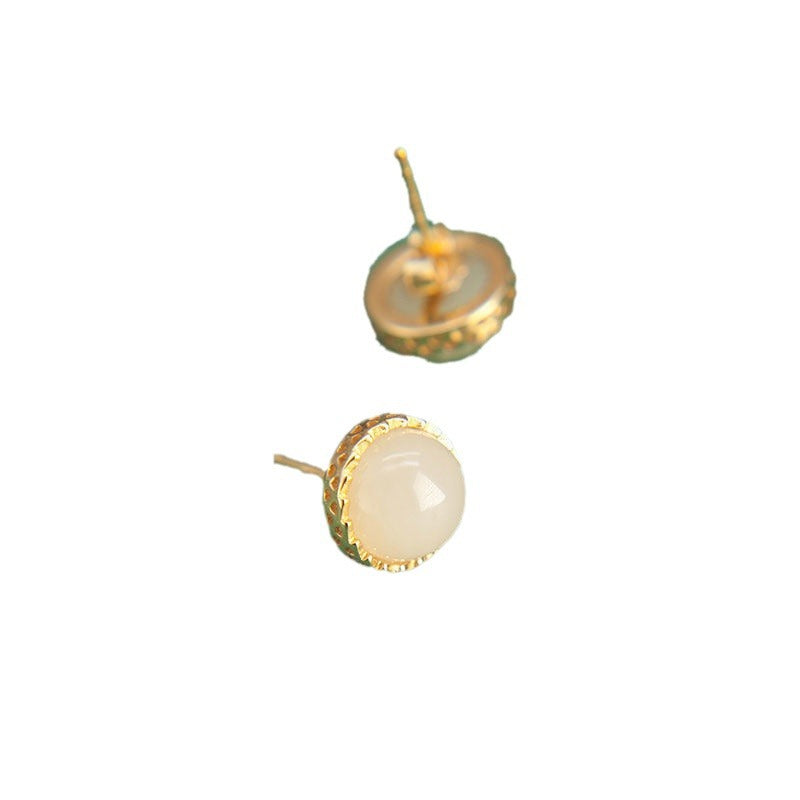 Classic Gold Earring with Timeless Appeal