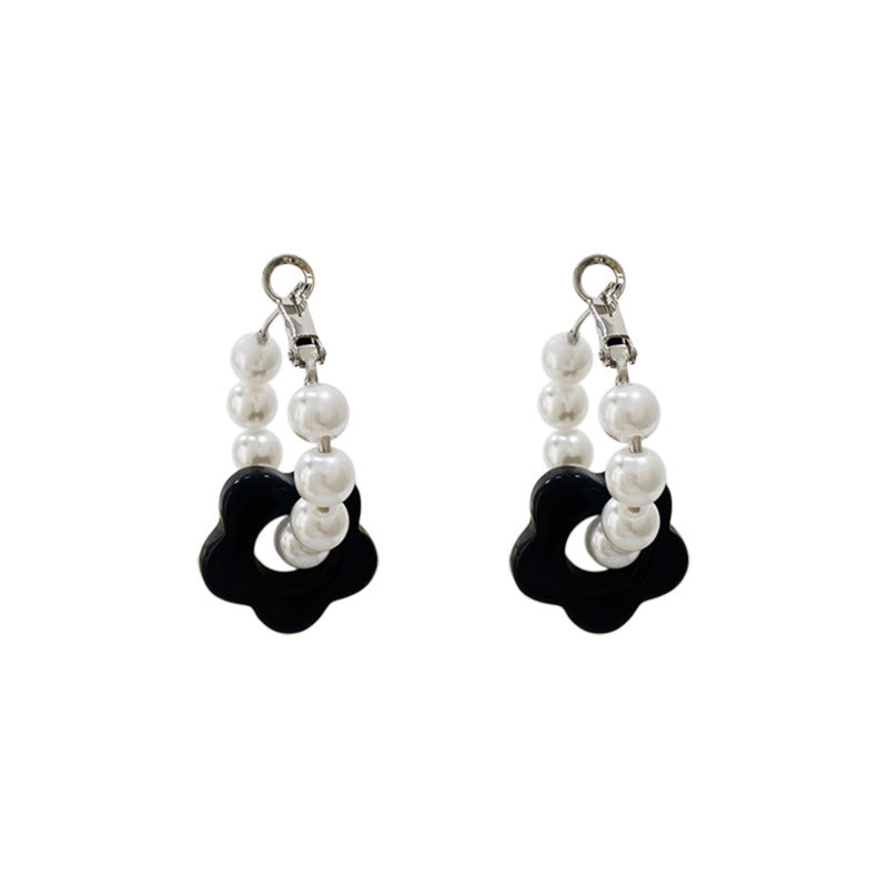 Classic Pearl Earring with Timeless Appeal