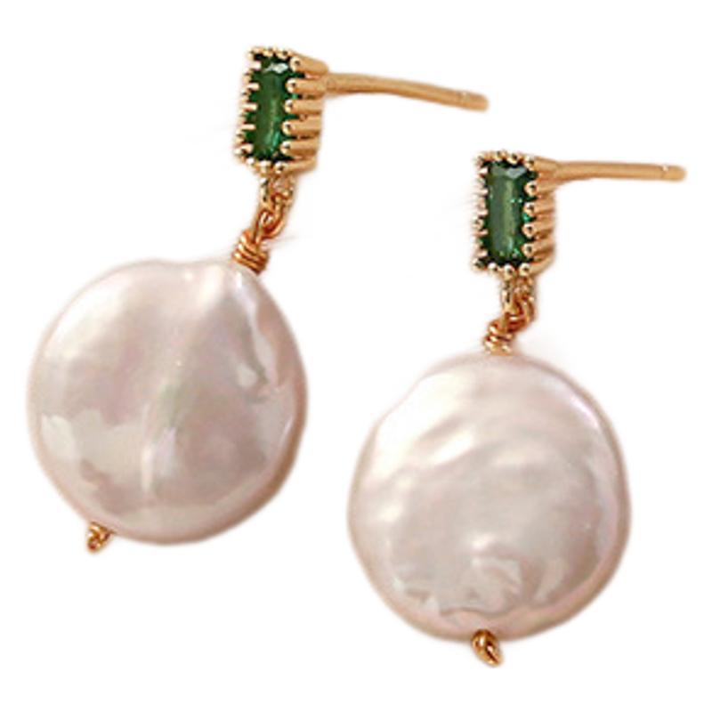 Classic Pearl Earring with Timeless Appeal