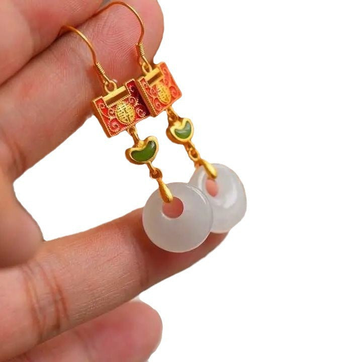 Charming Gold Earring for Any Occasion