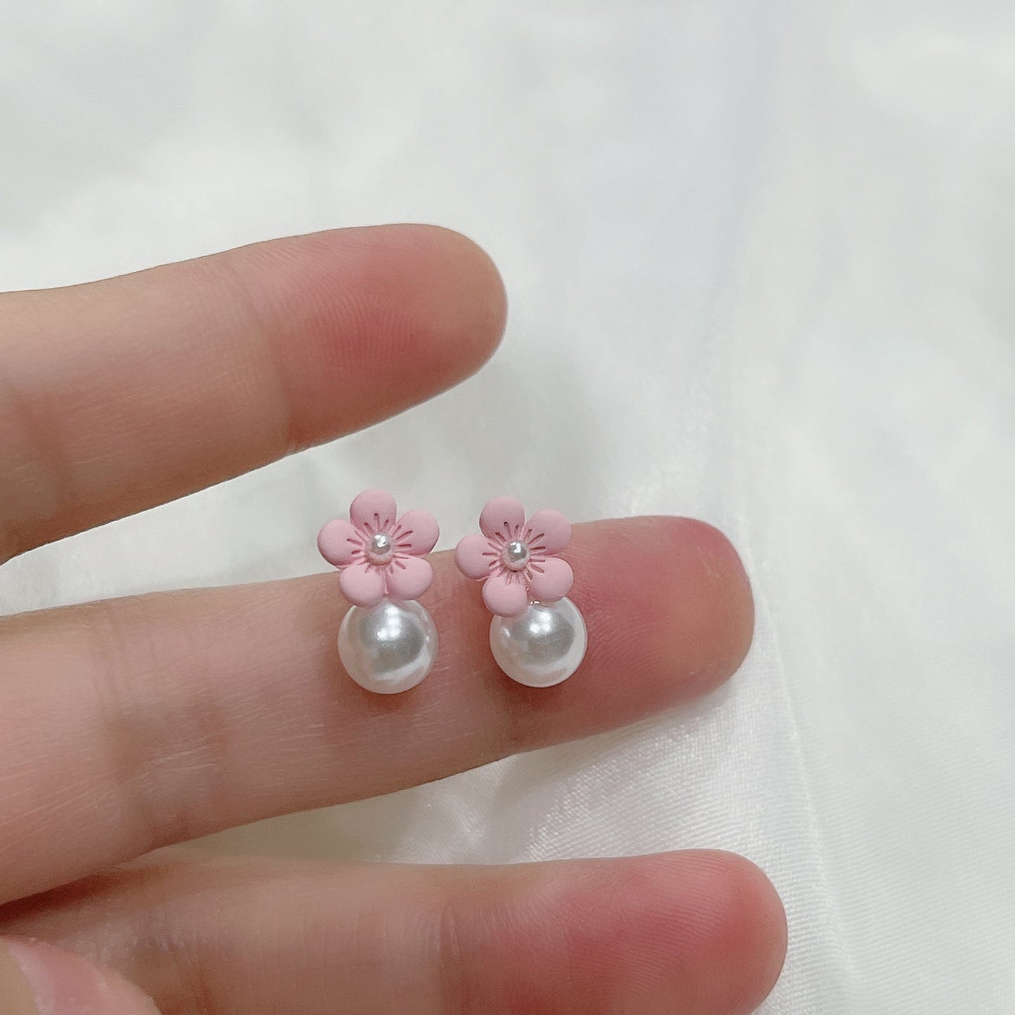 Charming Pearl Earring for Any Occasion