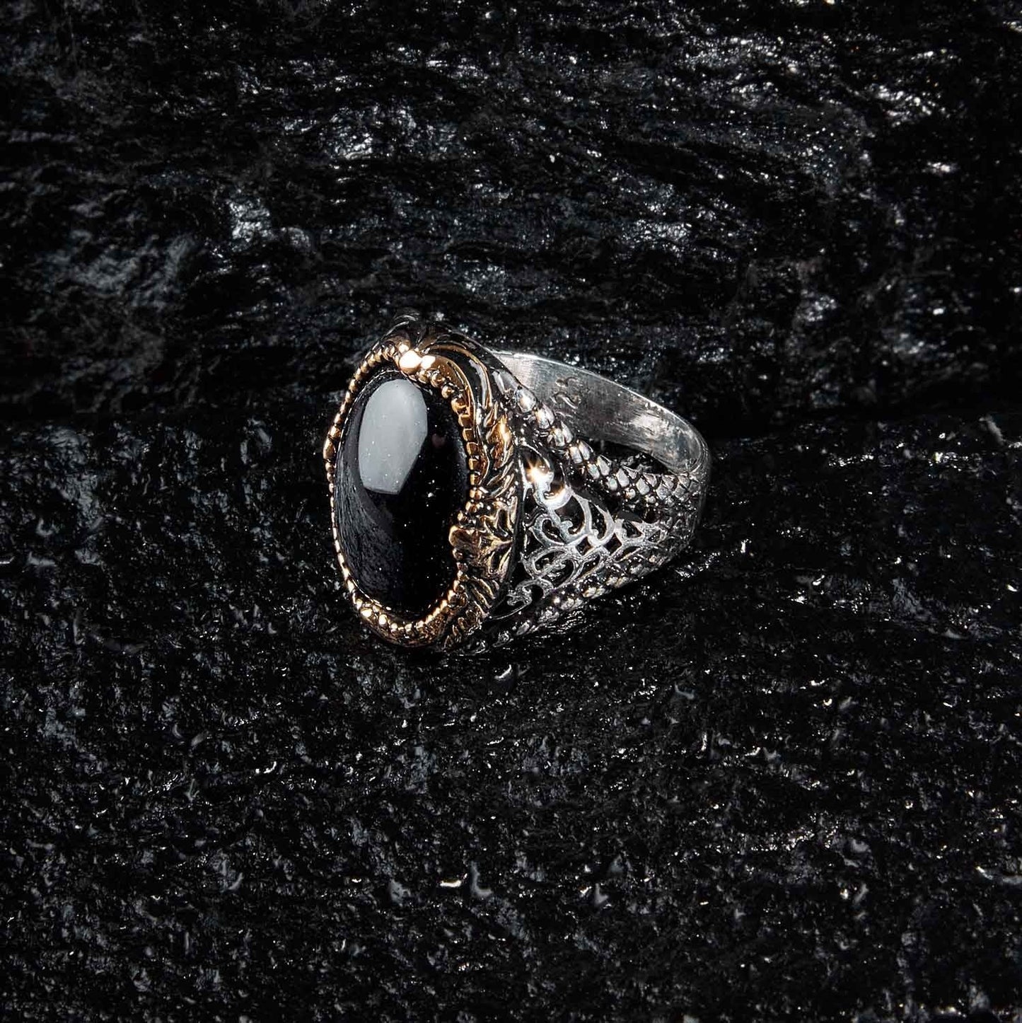 Classic Gold Ring with Timeless Appeal