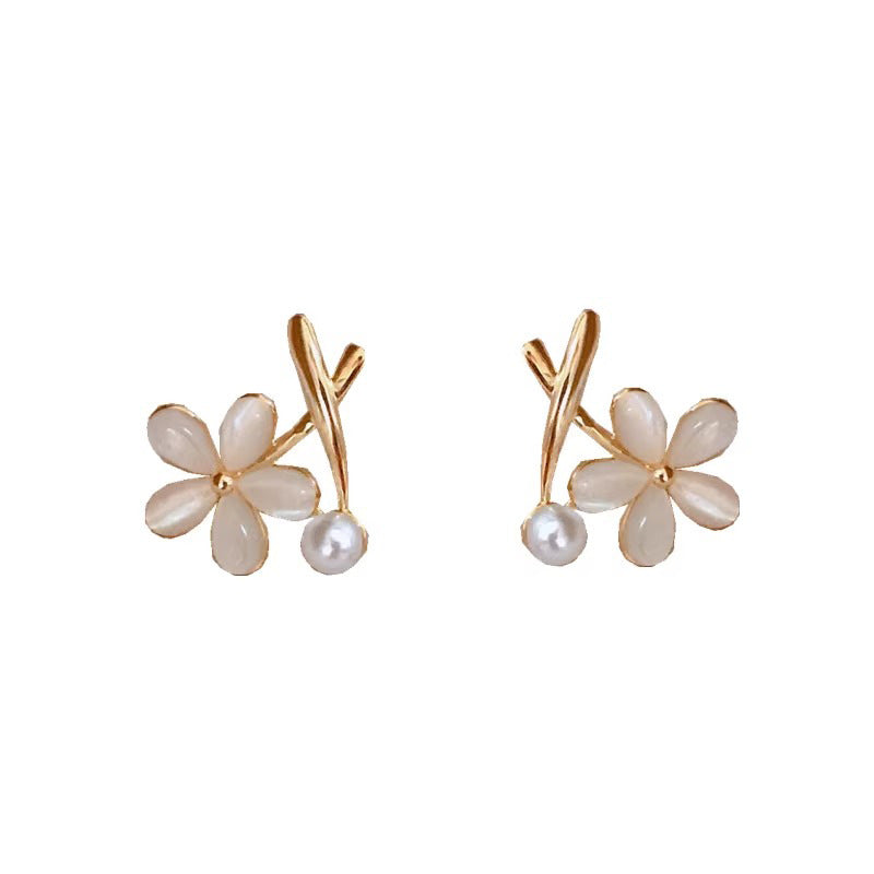 Classic Pearl Earring with Timeless Appeal