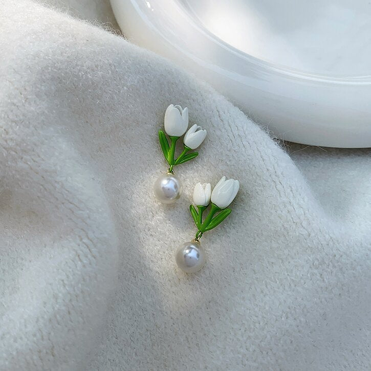 Romantic Pearl Earring for Special Moments