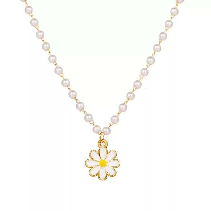 Beautiful Pearl Necklace with Unique Style