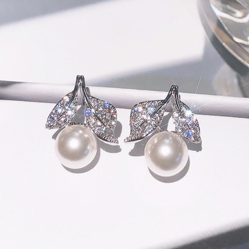 Beautiful Pearl Earring with Unique Style
