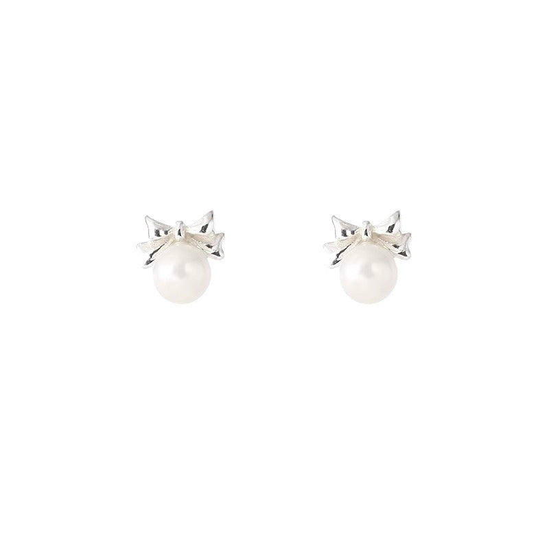 Classic Pearl Earring with Timeless Appeal