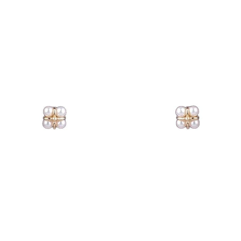 Classic Pearl Earring with Timeless Appeal