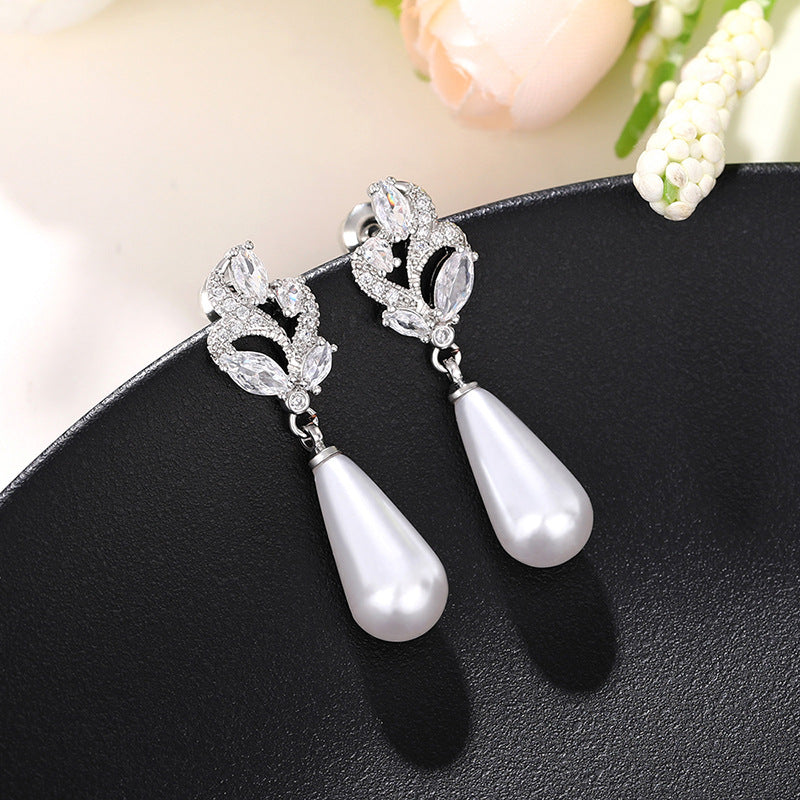 Classic Pearl Earring with Timeless Appeal