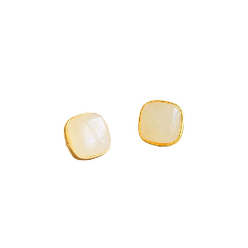 Charming Silver Earring for Any Occasion