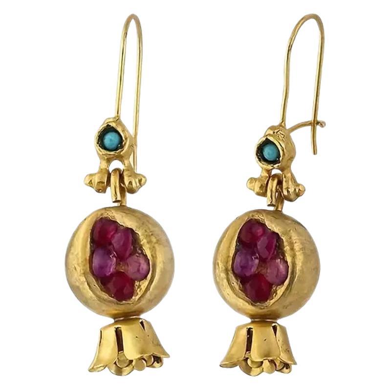 Charming Gold Earring for Any Occasion