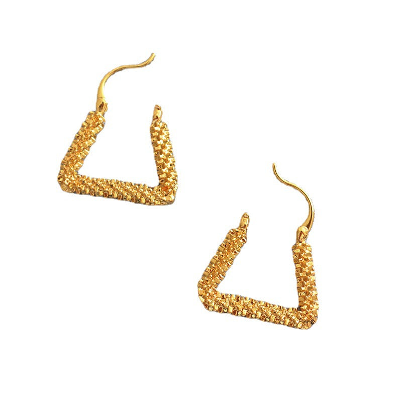 Charming Gold Earring for Any Occasion