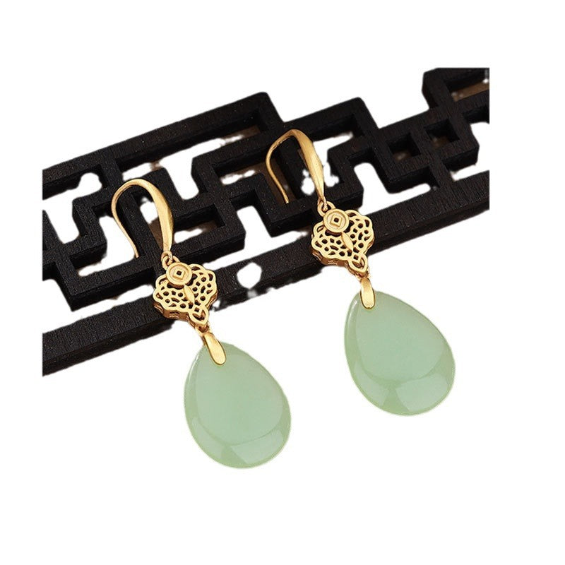 Classic Gold Earring with Timeless Appeal