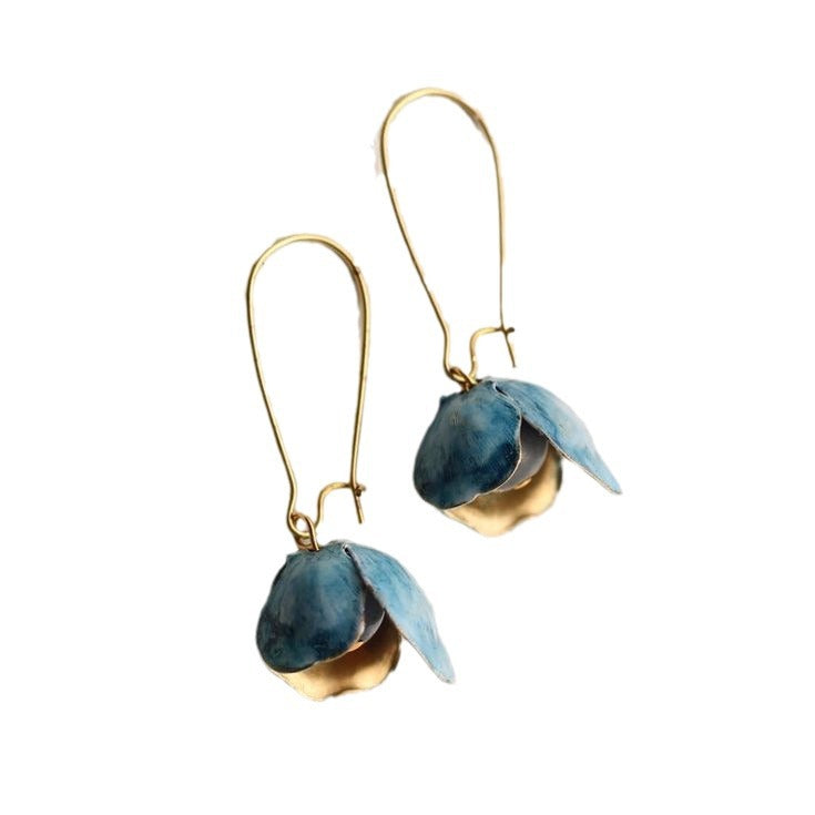 Beautiful Gold Earring with Unique Style