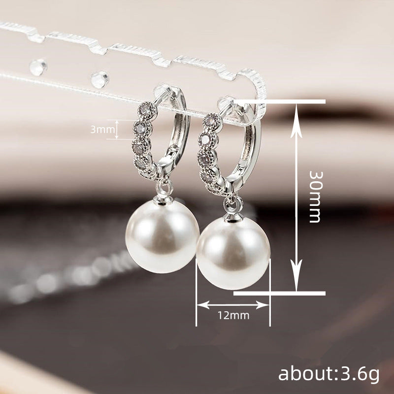 Classic Pearl Earring with Timeless Appeal