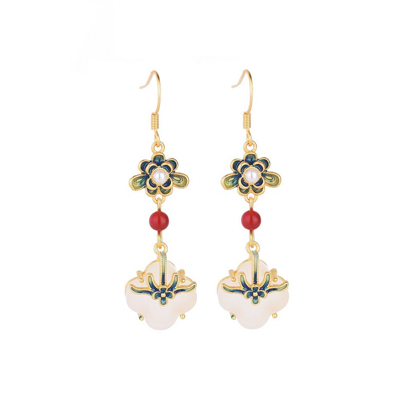 Charming Earring for Any Occasion