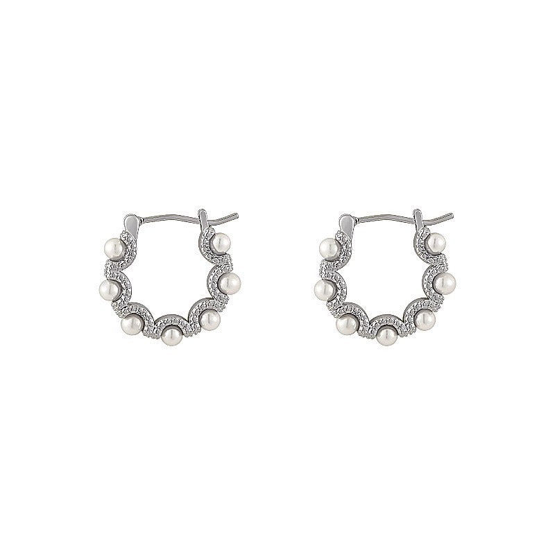 Beautiful Pearl Earring with Unique Style