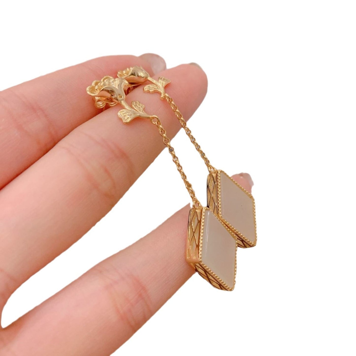 Charming Gold Earring for Any Occasion