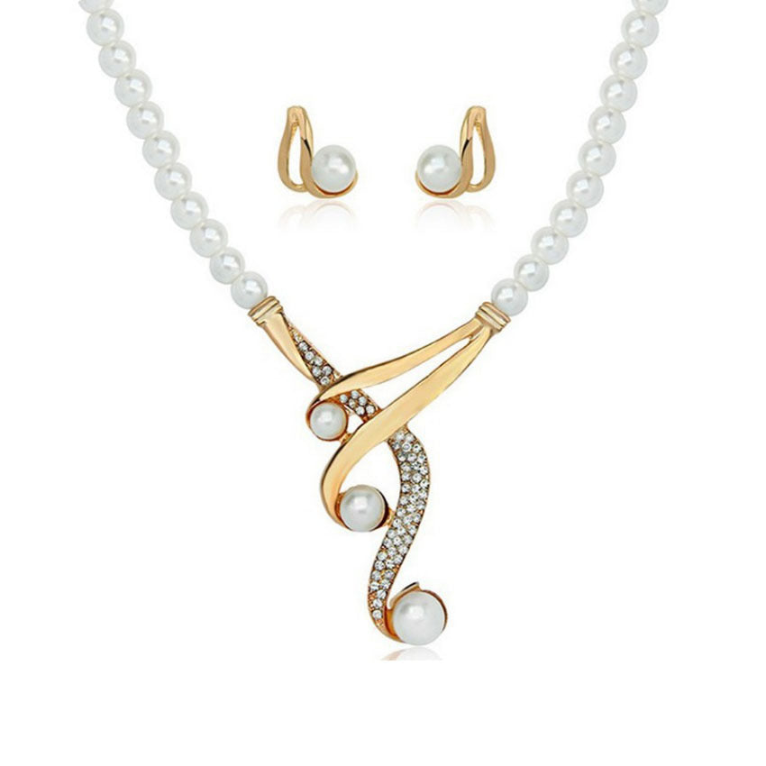 Beautiful Pearl Necklace with Unique Style