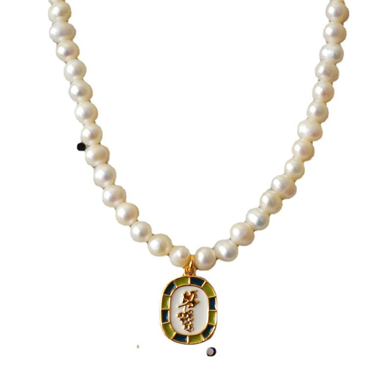 Charming Pearl Necklace for Any Occasion