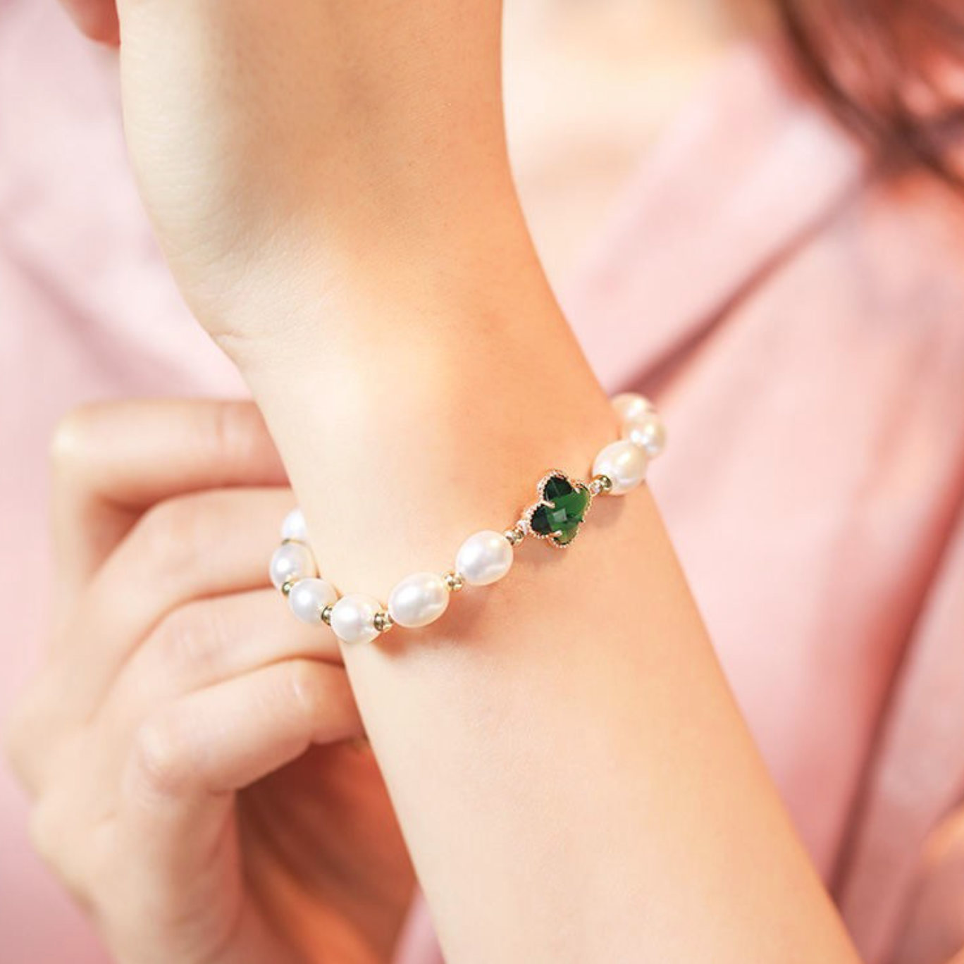 Romantic Pearl Bracelet for Special Moments