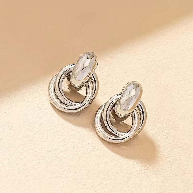 Classic Gold Earring with Timeless Appeal