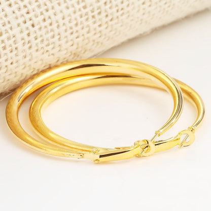 Charming Gold Earring for Any Occasion