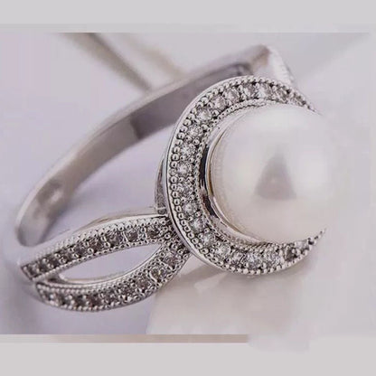 Classic Pearl Ring with Timeless Appeal