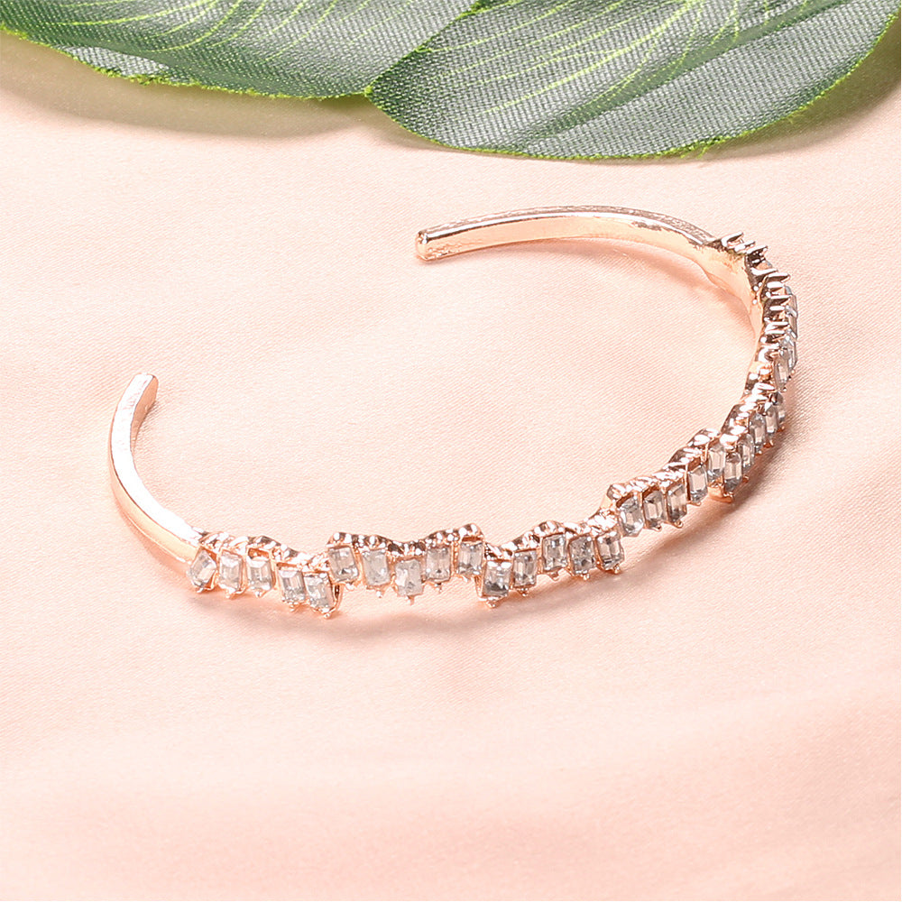 Charming Gold Bracelet for Any Occasion