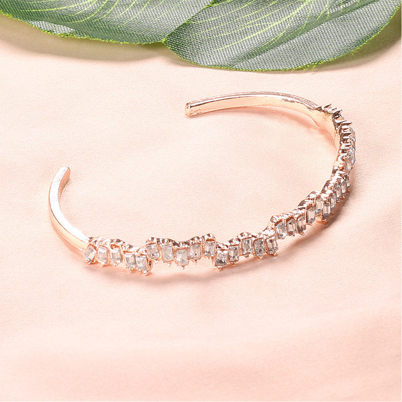 Charming Gold Bracelet for Any Occasion