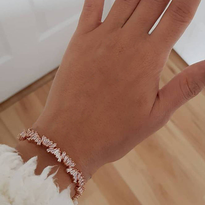 Charming Gold Bracelet for Any Occasion