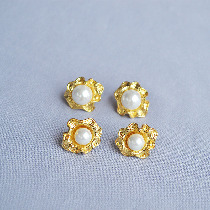 Beautiful Gold Earring with Unique Style