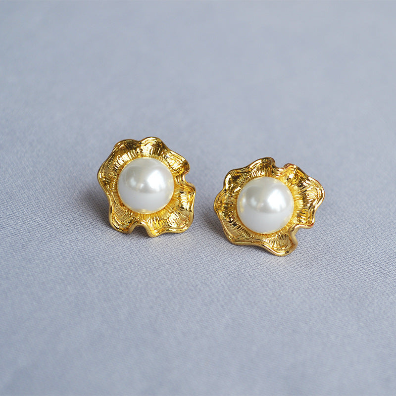 Beautiful Gold Earring with Unique Style