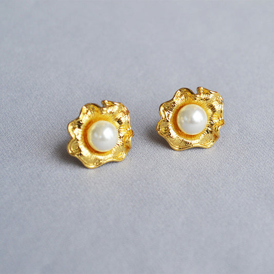Beautiful Gold Earring with Unique Style